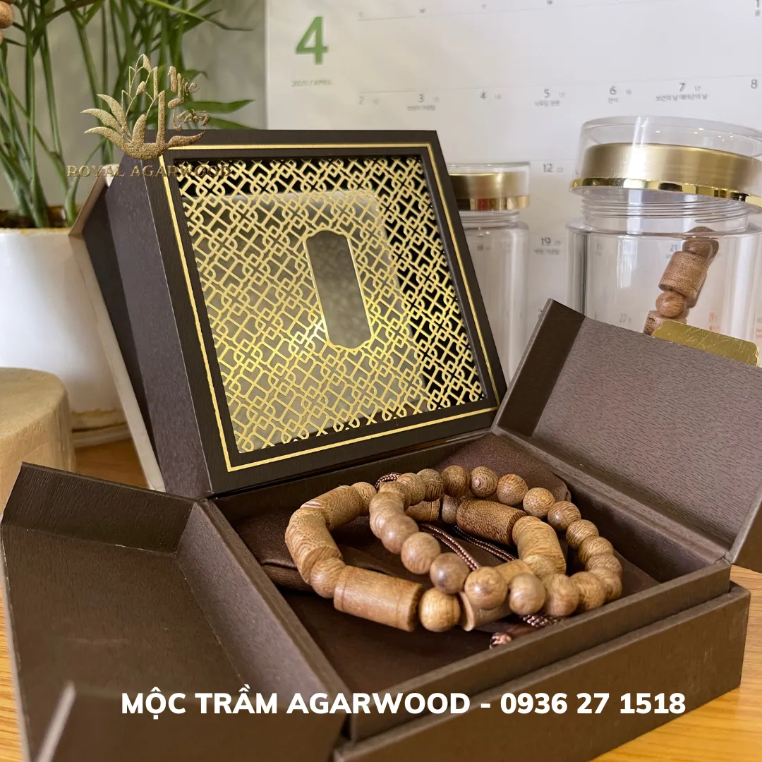 Premium 3-Layer Wooden Jewelry Box – Gold-Plated Frame Storage for Agarwood Bracelets &amp; Accessories